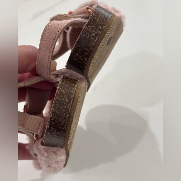 Girls pink slip on sandals, Slides, Girls fuzzy shoes, size 8, Olive & Edie - Picture 4 of 4